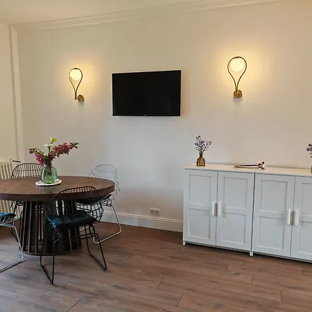 Domaine De L'isle Maniere Apartment